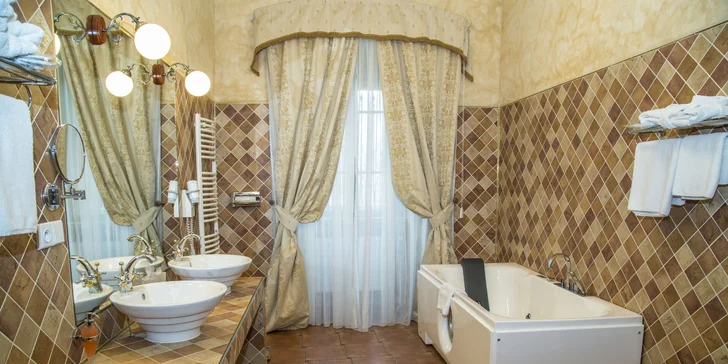 Luxusní pobyt na zámku: 5* apartmán, wellness pod skálou i večeře v krčmě