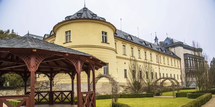 Luxusní pobyt na zámku: 5* apartmán, wellness pod skálou i večeře v krčmě