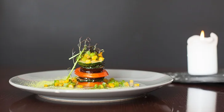 5 chodů plných delikates: Ratattouille, losos s fenyklovou omáčkou, případně i víno