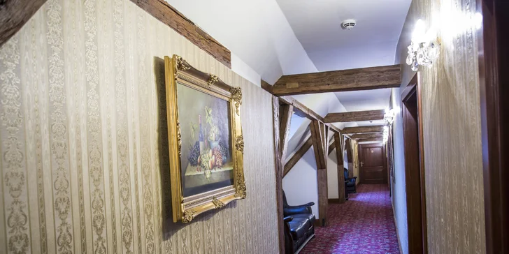 Luxusní pobyt na zámku: 5* apartmán, wellness pod skálou i večeře v krčmě