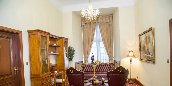 Luxusní pobyt na zámku: 5* apartmán, wellness pod skálou i večeře v krčmě