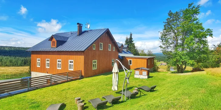 Horský hotel v srdci Jizerek: osada Jizerka, bufetové snídaně i 60min. vstup do privátní sauny