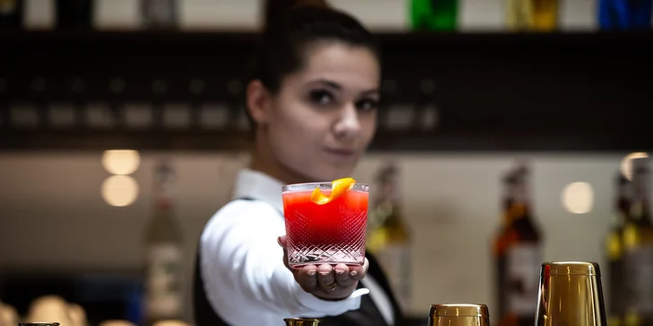 Využite aj bar so širokou ponukou alkoholických aj nealkoholických nápojov. 