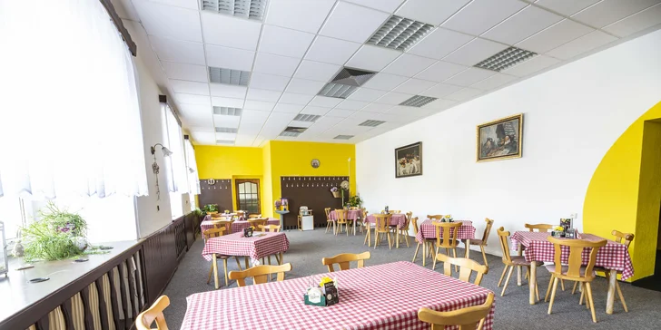 V restauraci si vychutnáte polopenzi, dát si tu můžete i drink po večeři.