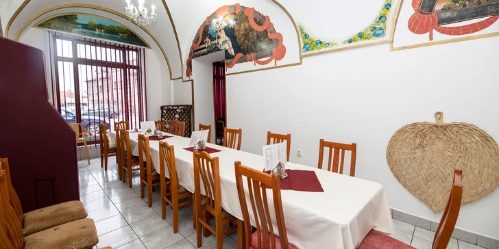 Restaurace je klimatizovaná a můžete se tu připojit na Wi‑Fi. 