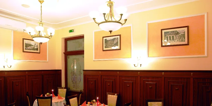 Snídaně jsou bufetové a večeře výběrem z menu.