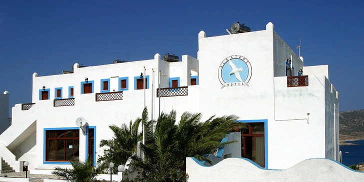 Menší hotel je zasazený do mírného svahu a nabízí krásné výhledy. 