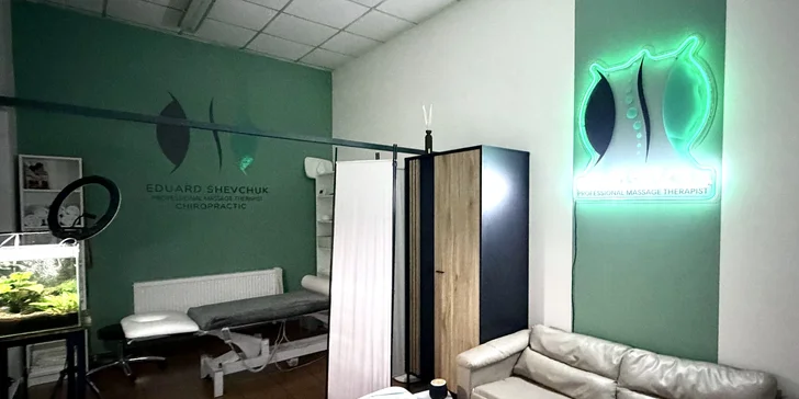 Studio najdete cca 2 minuty chůze od zastávky 17. listopadu.