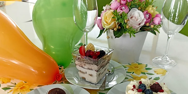 Tiramisu, dortík ovocný, koule, linecké kolečko.