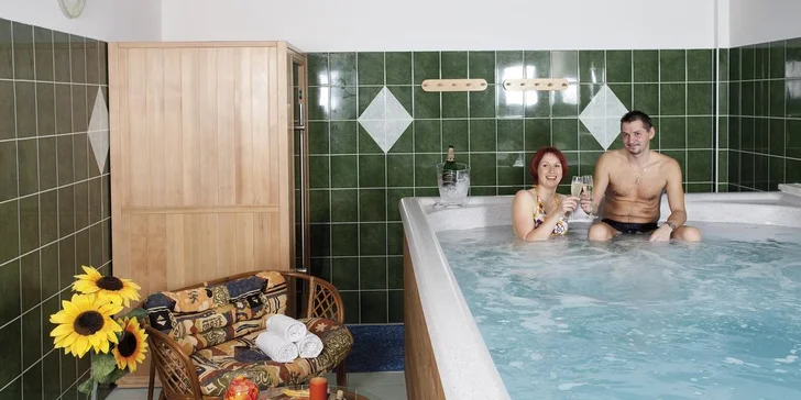 2 noci v hotelu Marlin na břehu Lipna: polopenze, wellness a rybí speciality