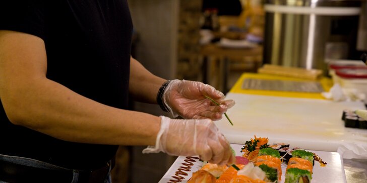 Sushi sety v dobře hodnocené restauraci UMAMI v centru města
