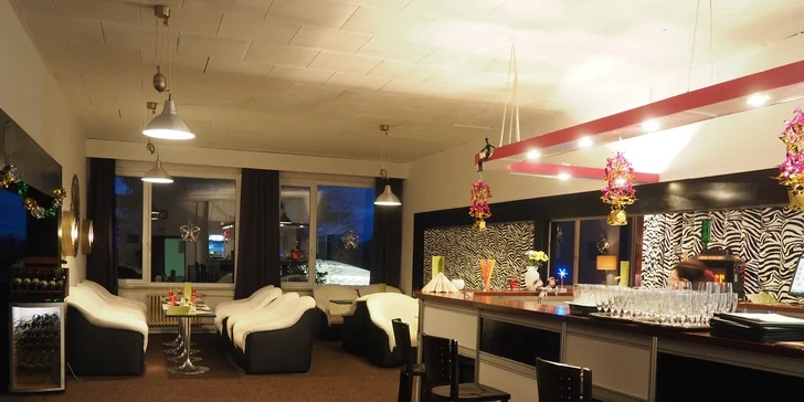 Užijte si lyžovačku na závěr sezóny: Pobyt pro 2 s polopenzí a skipasy