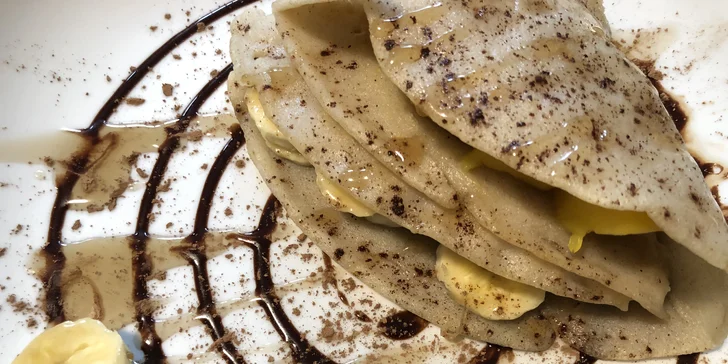Palačinka a horký nápoj v raw & vegan baru: mlsání, co stojí za pochvalu