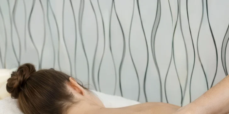 Masáž zad oceníte např. po celodenním sezení u počítače.