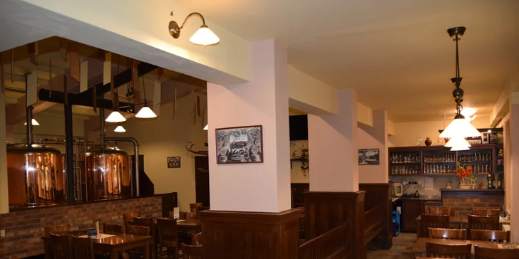 Masové hody: koleno, žebra, křidýlka a neomezené množství piva