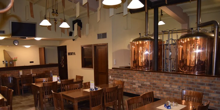Zabijačkové menu pro 2 osoby: ovarová polévka, zabijačkový guláš i pivo