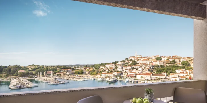 Všechny pokoje mají také balkon s posezením.