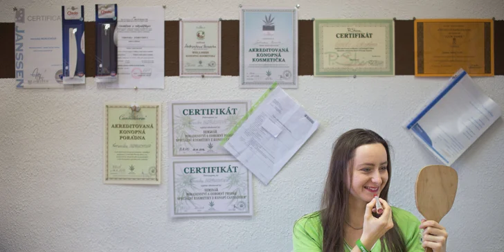 Nohy připravené na zimu: profesionální pedikúra včetně lakování