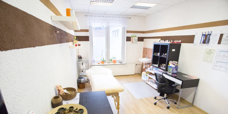 Nohy připravené na zimu: profesionální pedikúra včetně lakování