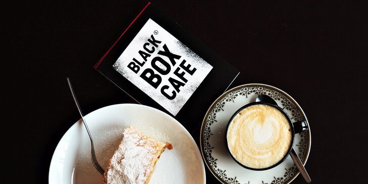 Káva dle výběru a klasický či raw dezert v Black Box Cafe
