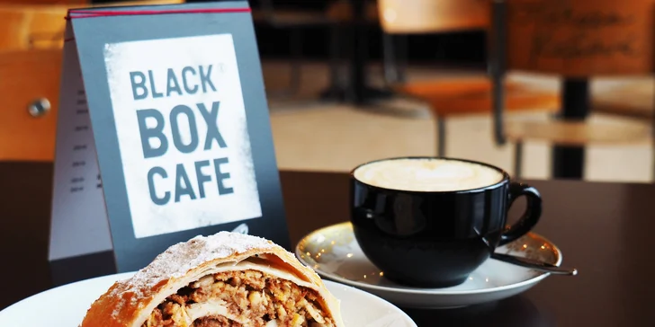 Káva dle výběru a klasický či raw dezert v Black Box Cafe