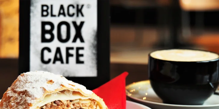 Káva dle výběru a klasický či raw dezert v Black Box Cafe