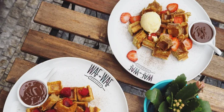 Snídaňové menu na Letné: sladké i slané vafle, lívance i vajíčka a horký nápoj
