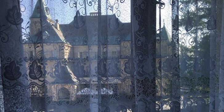 Od podzimu do léta: Krkonoše s prostým ubytováním u Kramářova zámku