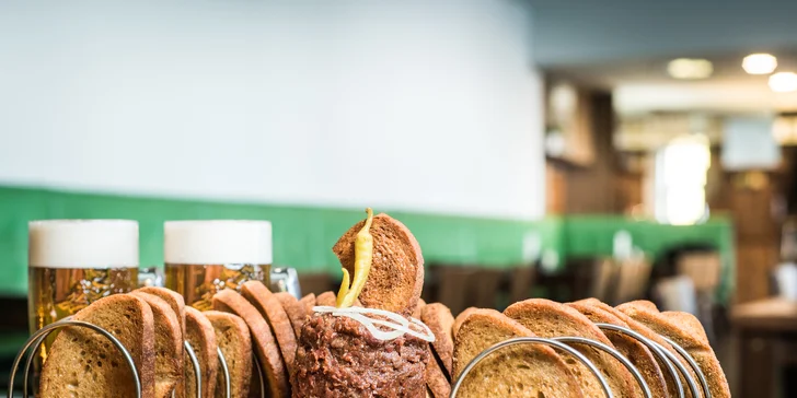 Namíchaný tatarák s křupavými topinkami: 150, 300 nebo 450 g
