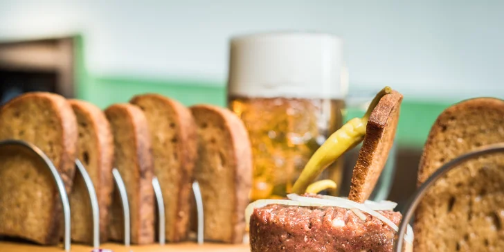 Namíchaný tatarák s křupavými topinkami: 150, 300 nebo 450 g