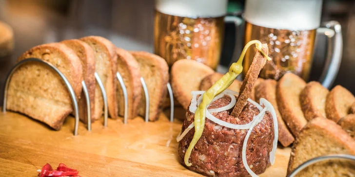 Namíchaný tatarák s křupavými topinkami: 150, 300 nebo 450 g