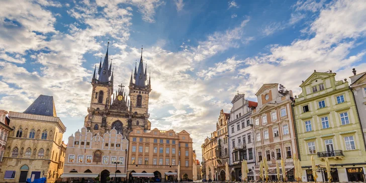 V historickém centru jste metrem za pár minut. Stanice Kobylisy je asi 5 minut od hotelu a na Muzeum je to 10 minut bez přestupu.