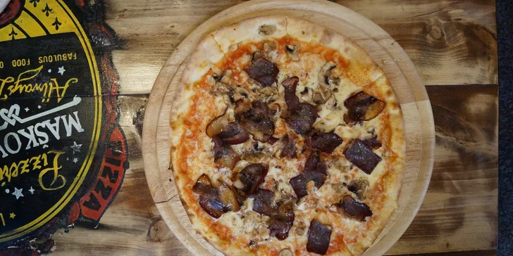 2× pizza o průměru 27 cm: Bosna s uzeným hovězím nebo šťavnatá Vegetariana