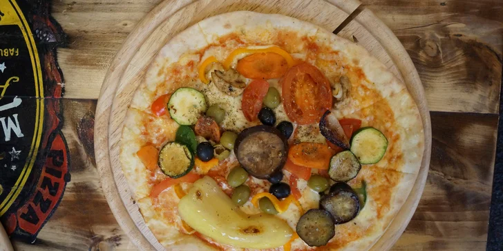 2× pizza o průměru 27 cm: Bosna s uzeným hovězím nebo šťavnatá Vegetariana