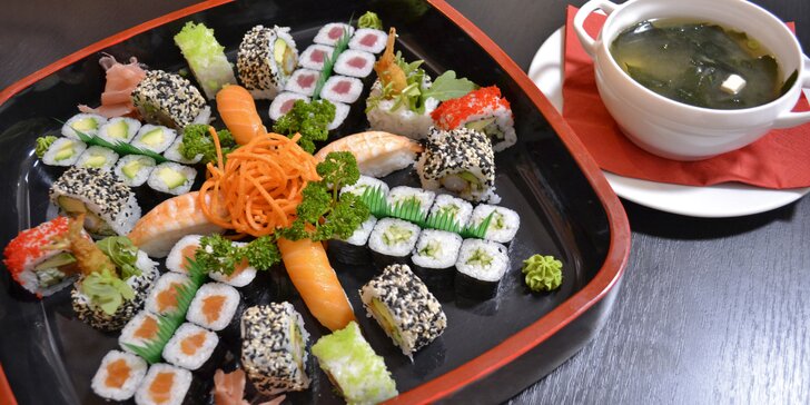 Asie ve Vršovicích: 4 sushi sety s polévkami miso, závitky nebo saláty wakame