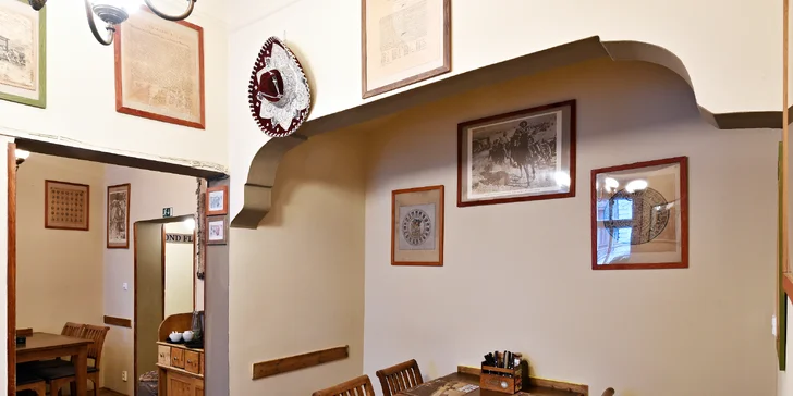 Nabité steakové menu s předkrmem a lahví vína pro dva přímo v centru města