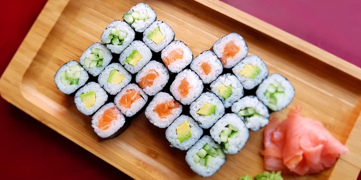 Sushi sety: 26 vegetariánských rolek, 16 s lososem nebo 32 ks maki