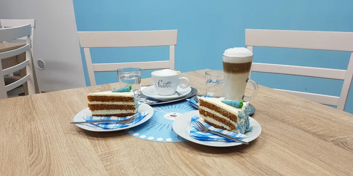 Káva nebo domácí limonáda dle výběru a, chcete-li, mrkvový dort k tomu