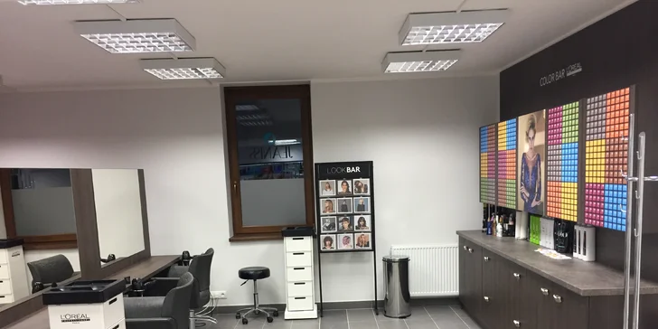 Krásná od hlavy až k patě: dámský kadeřnický balíček s kúrou L'Oréal