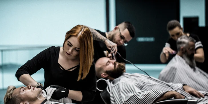 Pánský střih, holení hot towel i masáž hlavy a sklenka whisky v Barber's Wife