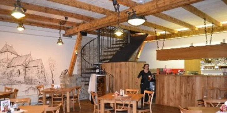 245 Kč za dozlatova pečenou kachničku PRO DVA, variaci knedlíků, červené zelí a dvě piva! Kulinářský výlet do krásné restaurace v prostředí fary z 18. století se slevou 50 %.