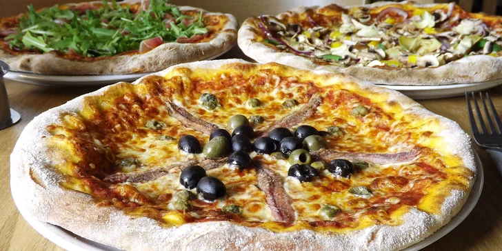 1 nebo 2 pizzy z pece na dřevo a sleva na piva v restauraci na Vinohradech