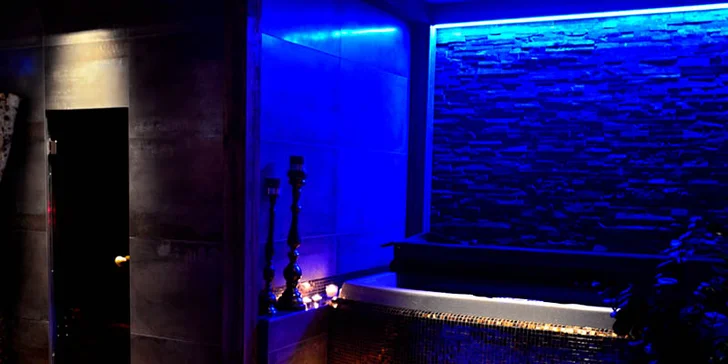 2 hodiny v ráji: privátní wellness & spa s lahví prosecca i miskou jahod pro dva