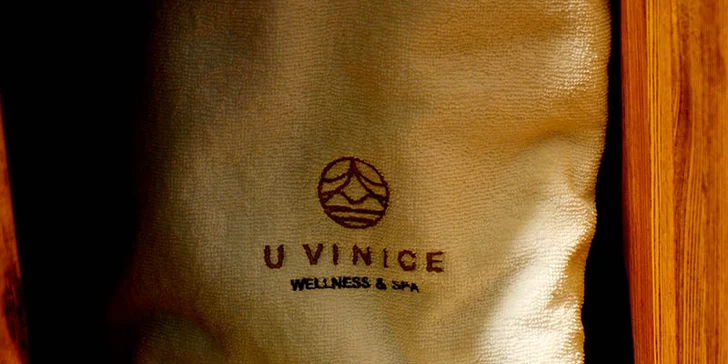 2 hodiny v ráji: privátní wellness & spa s lahví prosecca i miskou jahod pro dva