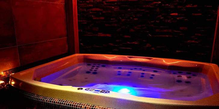 2 hodiny v ráji: privátní wellness & spa s lahví prosecca i miskou jahod pro dva