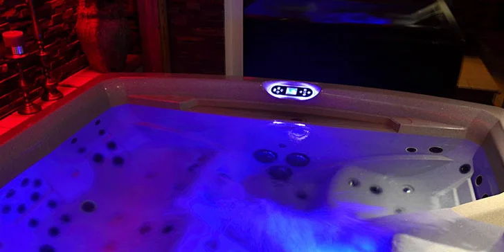 2 hodiny v ráji: privátní wellness & spa s lahví prosecca i miskou jahod pro dva