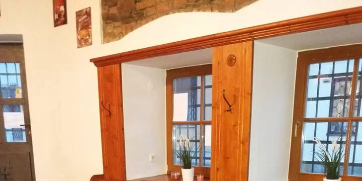 Dvě pizzy o průměru 32 cm z pravých italských surovin: na výběr z 16 druhů