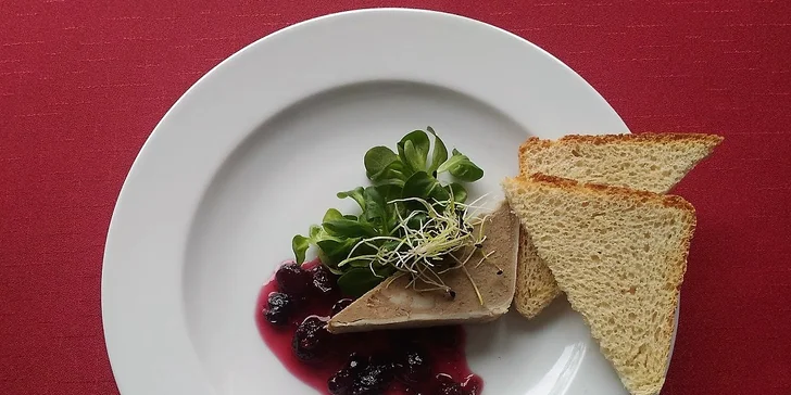 Staročeské menu pro 2: játrová paštika, ½ křupavé kachny i parfait s višněmi