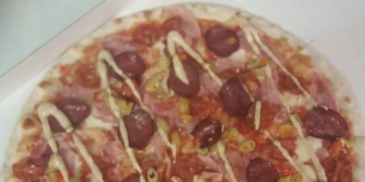 Dvě pizzy o průměru 32 cm z pravých italských surovin: na výběr z 16 druhů