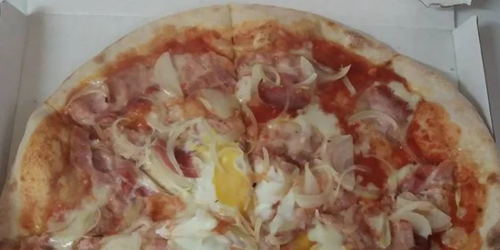 Dvě pizzy o průměru 32 cm z pravých italských surovin: na výběr z 16 druhů